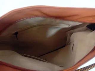 Bolso marrón y negro