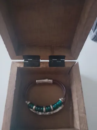Pulsera cuero mujer con abalorios verdes en plata