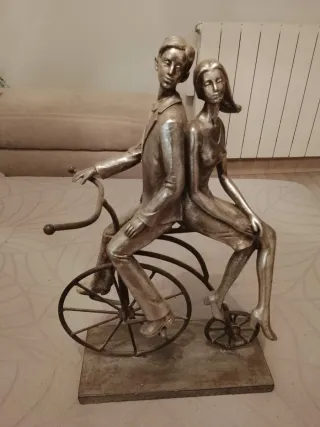 Figura Pareja Bicicleta Plateada. NUEVA