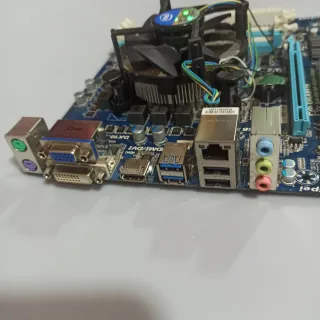 Placa Base Gigabyte GA-H61M-D2H-USB3