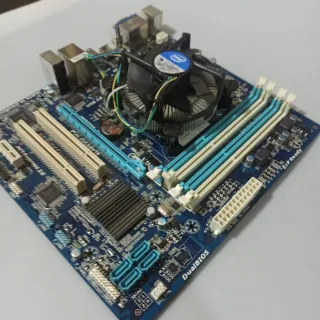 Placa Base Gigabyte GA-H61M-D2H-USB3