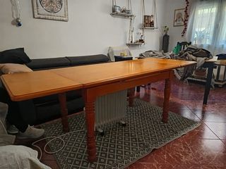 Mesa de comedor de madera maciza