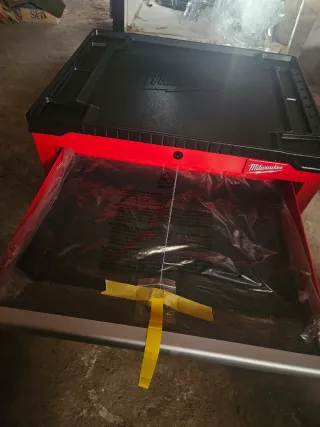 Carro con herramientas Milwaukee