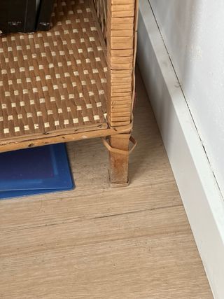 Estantería de mimbre estilo arco