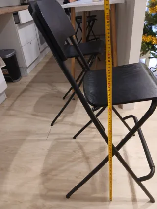 Silla alta de bar y cocina negra