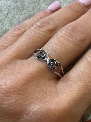 Anel Prata Marcassites con sello