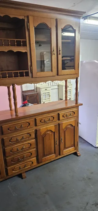 Alacena de cocina o aparador de madera