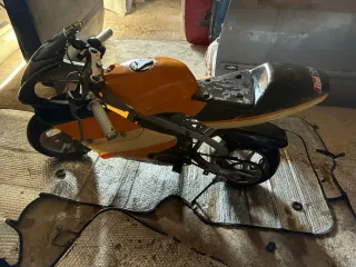 Mini moto de gasolina naranja