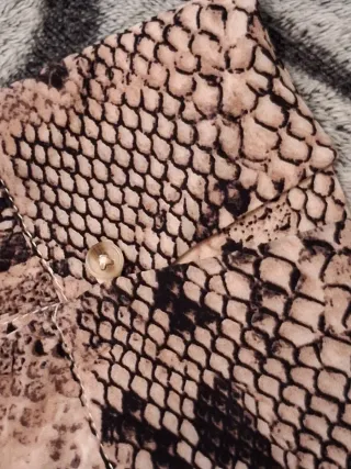 Camisa mujer estampado piel serpiente