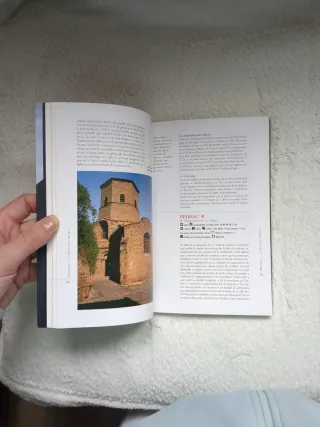 Viaje al país de los cátaros: itinerario histór...