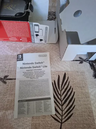 Lote Nintendo Switch Lite +3 juegos incluidos