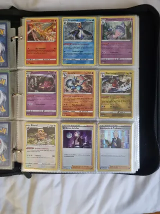 Objetos y cartas pokemon hilos y cosmo