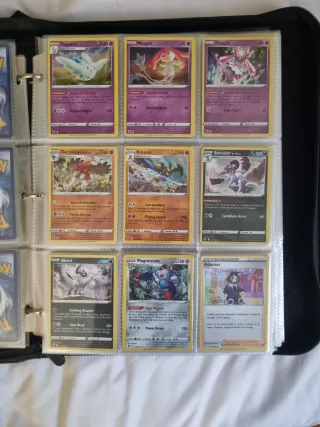 Objetos y cartas pokemon hilos y cosmo