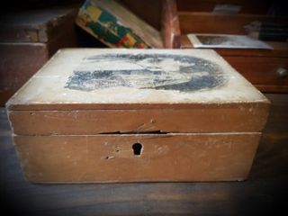 Antigua caja de madera con espejo Alfonso XIII