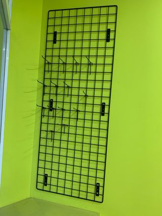 Lote expositores metálicos y expositores con cesta