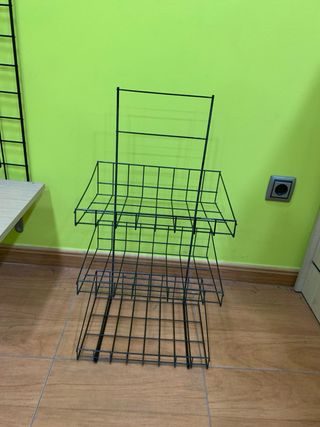 Lote expositores metálicos y expositores con cesta