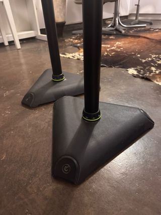 Soportes para altavoces Gravity, semi nuevos