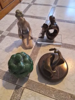 Figuras decorativas cerámica, metal, madera