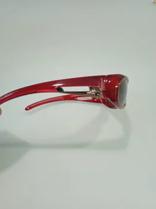 Gafa de sol Rip Curl roja para niño/a.