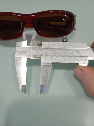 Gafa de sol Rip Curl roja para niño/a.