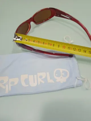 Gafa de sol Rip Curl roja para niño/a.