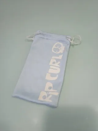 Gafa de sol Rip Curl roja para niño/a.