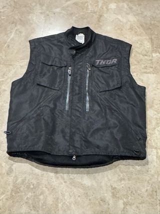 Pantalón Alpinestars Chaleco Fox. chaqueta Thor