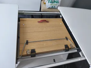 Mesa extensible blanca y madera