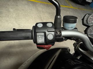 BMW R1200R con maletas