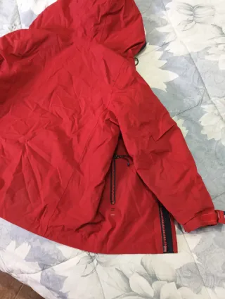 Abrigo rojo niño 6 años