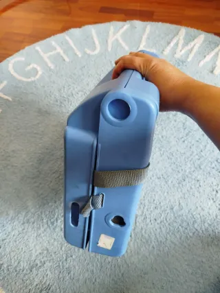 Trona azul con arnés