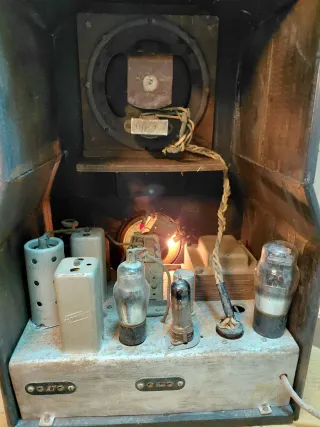 Radio Antigua Marrón y Plateada