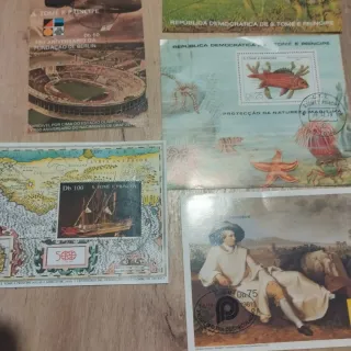 Lote 100 sellos: Espacio, Dinosaurios, Fauna