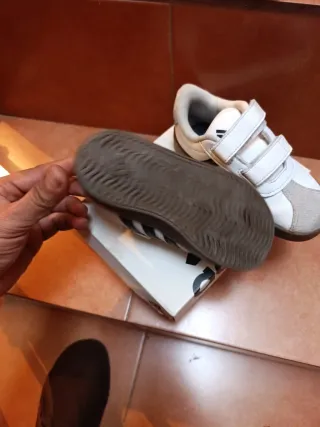 Zapatillas niño velcro blancas y grises