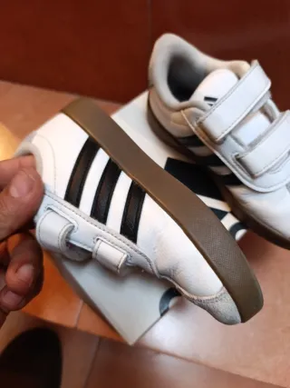 Zapatillas niño velcro blancas y grises