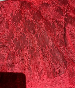 Conjunto rojo de encaje