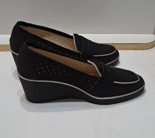 Scarpe scamosciate nere con zeppa 38