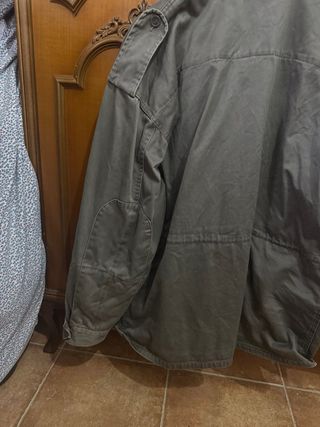 Chaqueta militar verde oliva resistente