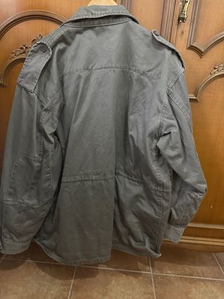 Chaqueta militar verde oliva resistente