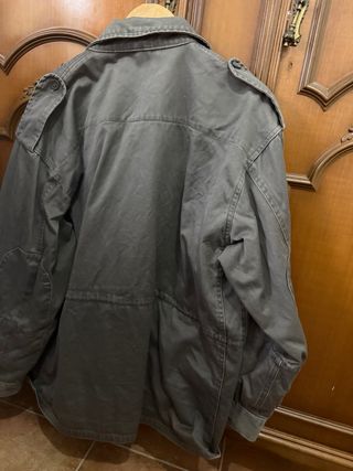 Chaqueta militar verde oliva resistente