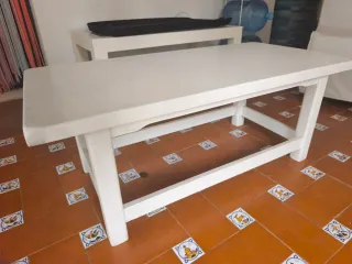 Mesa baja de madera pintada blanca