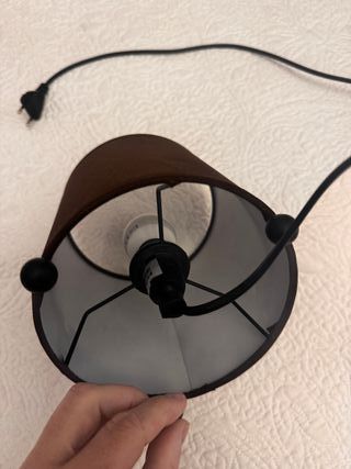 Lámpara de mesa marrón tela
