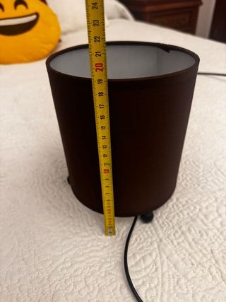 Lámpara de mesa marrón tela