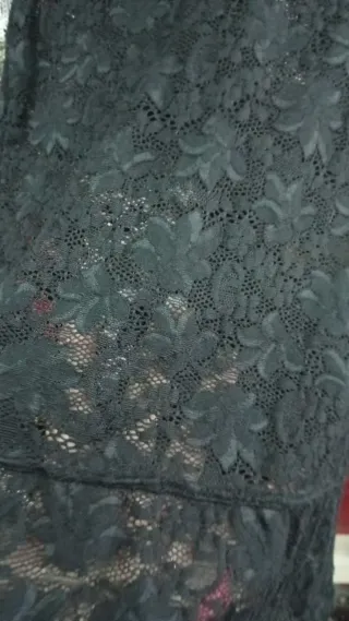 Tela negra con corazones variados en rojo .vestido