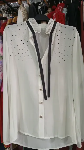 Tela negra con corazones variados en rojo .vestido