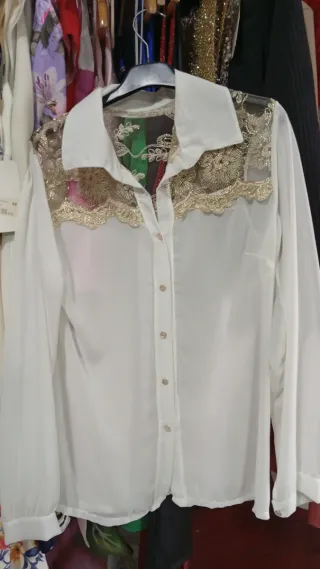 Tela negra con corazones variados en rojo .vestido