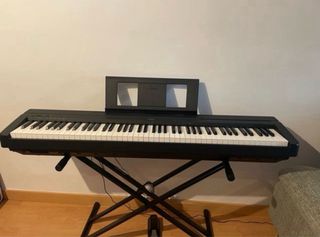 Piano Digital Yamaha P-45 con soporte y 2 pedales.