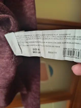 Camiseta granate bordada