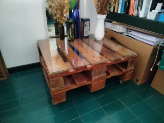 Mesa Palets Cristal y Ruedas