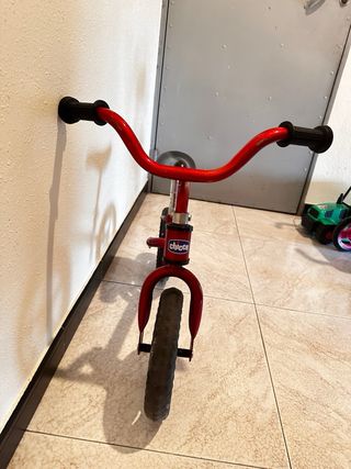 Bici de equilibrio roja